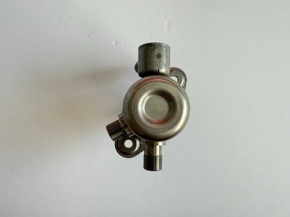 Bomba de combustible de alta presión Mercedes-Benz E350 2012-2016 OEM A2760700601 Foto 2 de 4