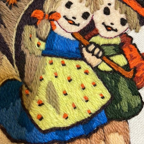 Hummel Embroidered Wall Art Set Vintage Framed Oval Pair 13x9.5 Inches - Picture 7 of 8
