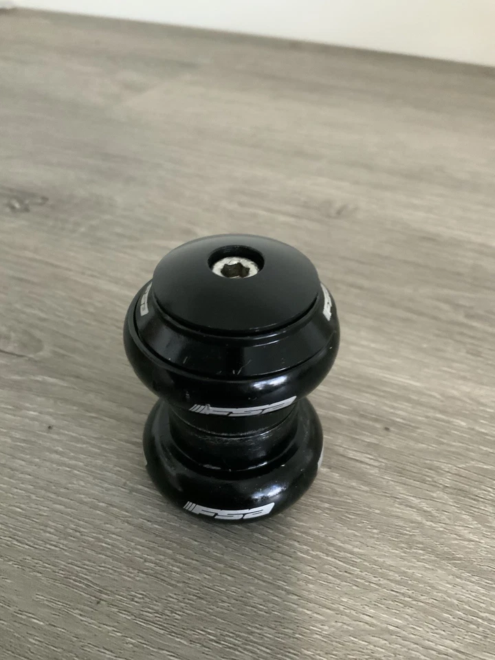 FSA HEADSET ONE INCH THREADLESS BLACK STEM CAP SEALED BEARINGS 26.4 CROWN RACE - Image 3 of 4