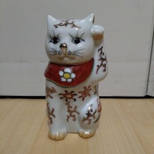 Maneki Neko Japanese Beautiful Imari ware beckoning cat