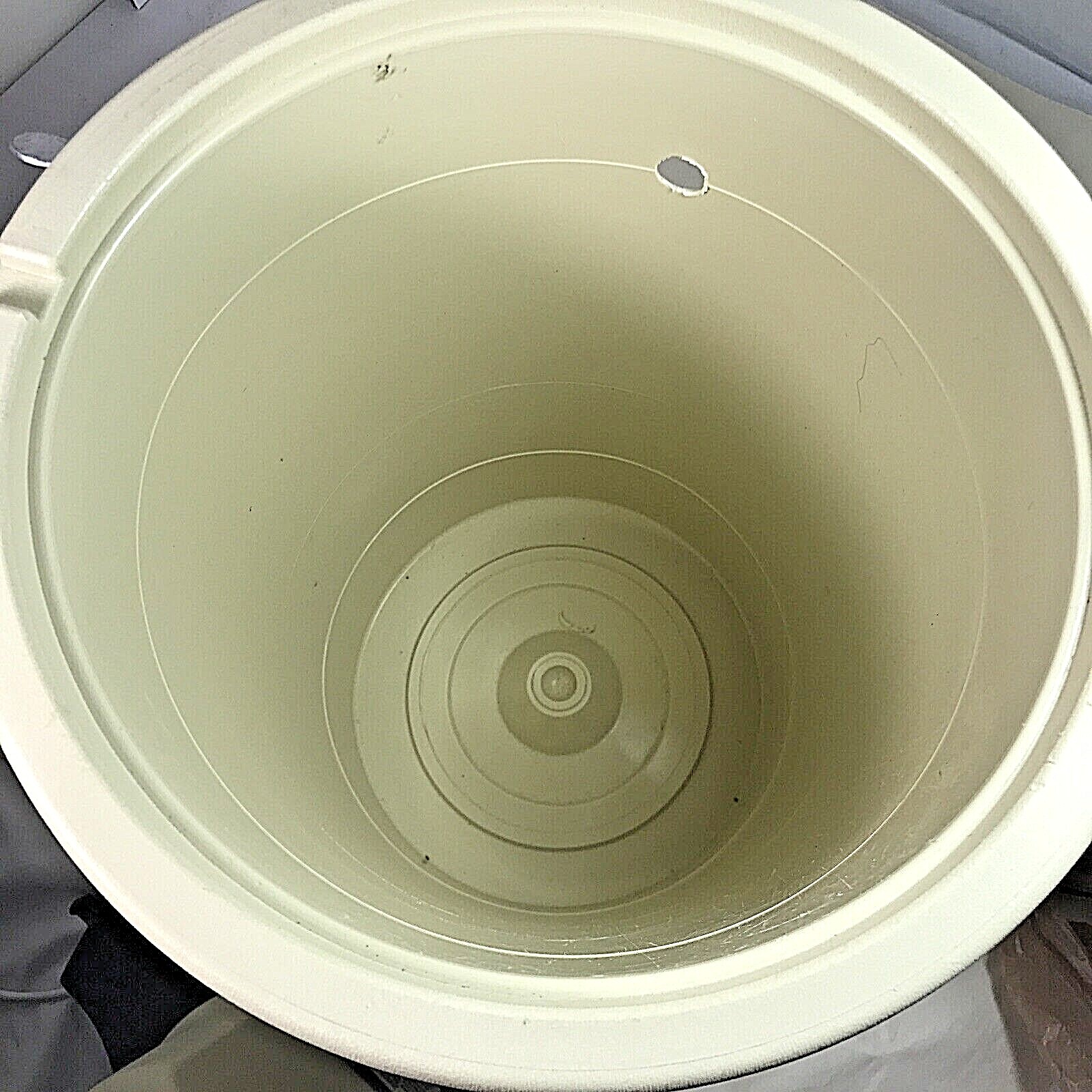 Vintage Richmond Cedar Works 4 Qt, Electric Ice Cream FreezerModel 71