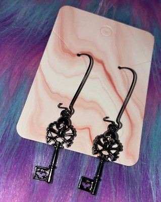 Silver Skull Dangle Earrings. Unique, Party, Cute, Festive, Shiny, Halloween