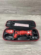Bubba Electric Cordless Fillet Knife w/ Hard Case, Blades, Charger & 2 Batteries