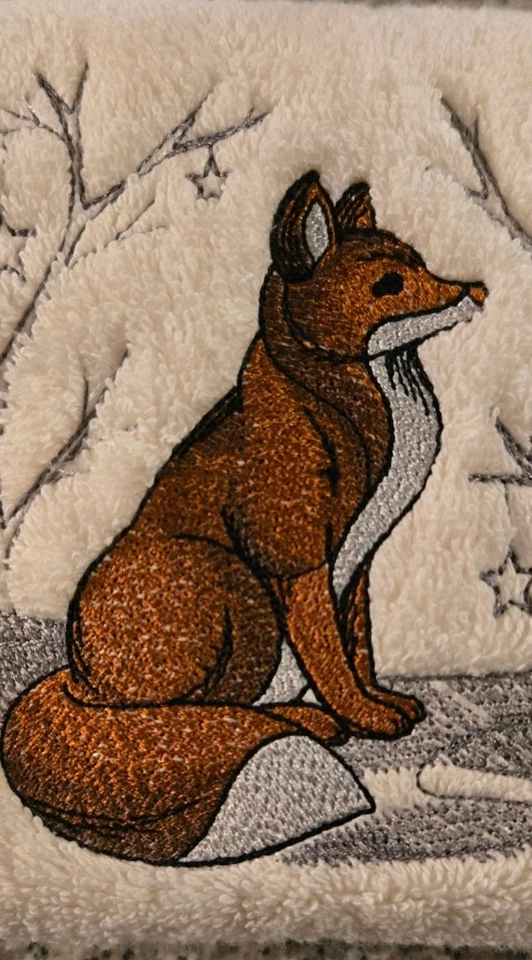 Toalla de mano bordada a máquina de felpa Foxy color crema - ¡Hecha a mano! Foto 3 de 4