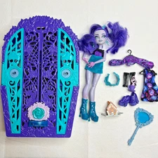 Monster High Skulltimate Secrets Garden Ghouls Twyla Doll Locker Accessories