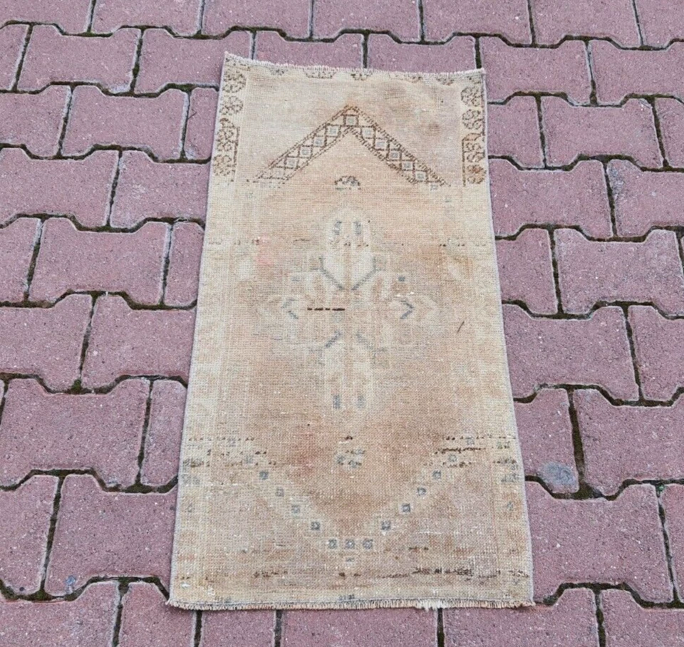 Handknotted Pale Color Farmhouse Style Rustic Small Area Rug , 18x32 inches - Image 4 of 4