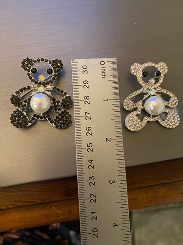 Vintage Pair of Rhinestone Silver Tone Teddy Bear Brooch Pins with Faux Pearls - Picture 2 of 4