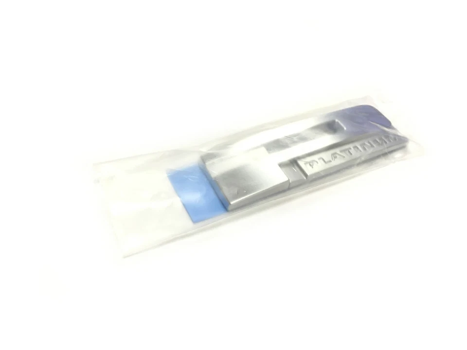 Placa de identificación emblema tapa maletero Cadillac XTS platino cromo OEM nuevo 20971945 Foto 4 de 4