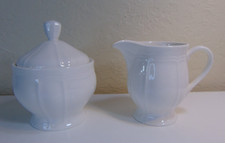Mikasa Ultima  HK 400 Antique White Sugar Bowl with Lid  Creamer Set