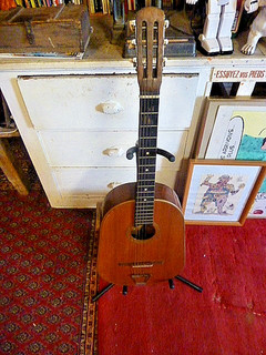 ancienne guitare de luthier