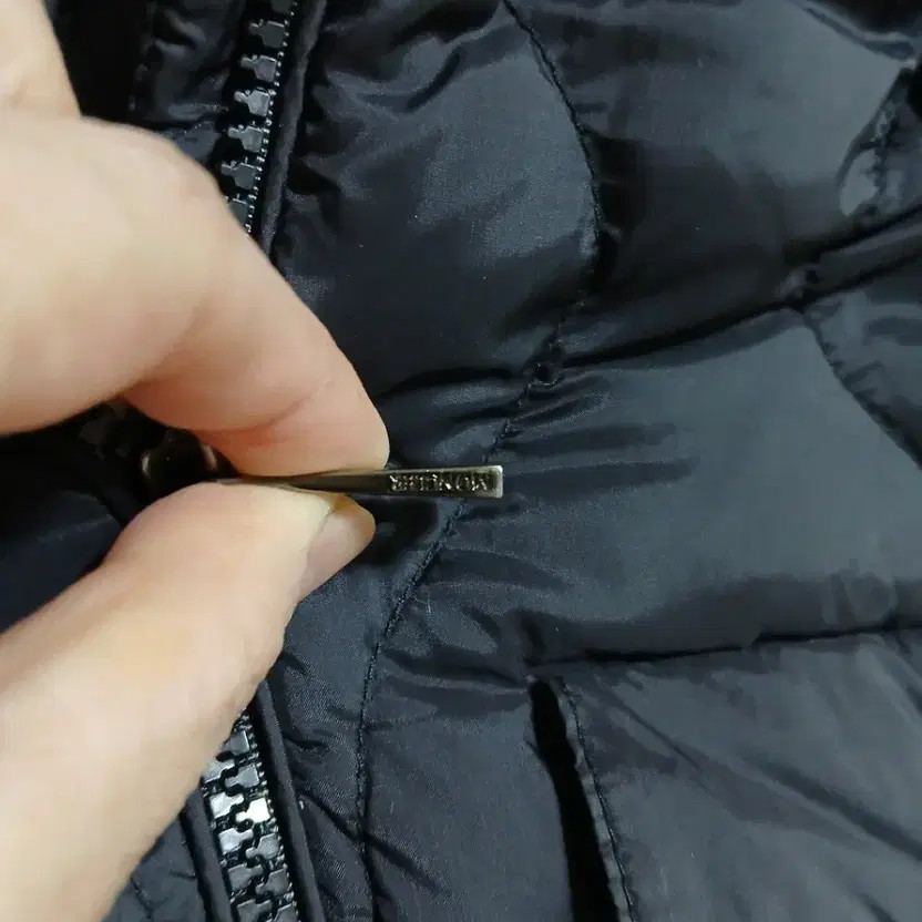 Moncler Women's Puffer Jacket, 21-23, Warm & Stylish