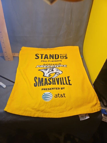 NASHVILLE PREDATORS SMASHVILLE SGA 2011 TOALLA DE RALLY NHL (14x16) - Imagen 2 de 10