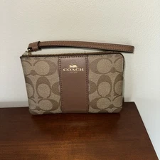 Coach Corner Zip Pouch Mini Wallet NWT 