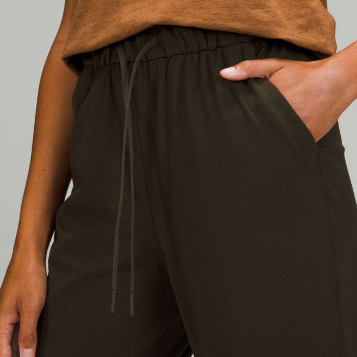 Lululemon オリーブグリーン ジョガーパンツ LM5ASKS_0001_1?size=1600,1600
