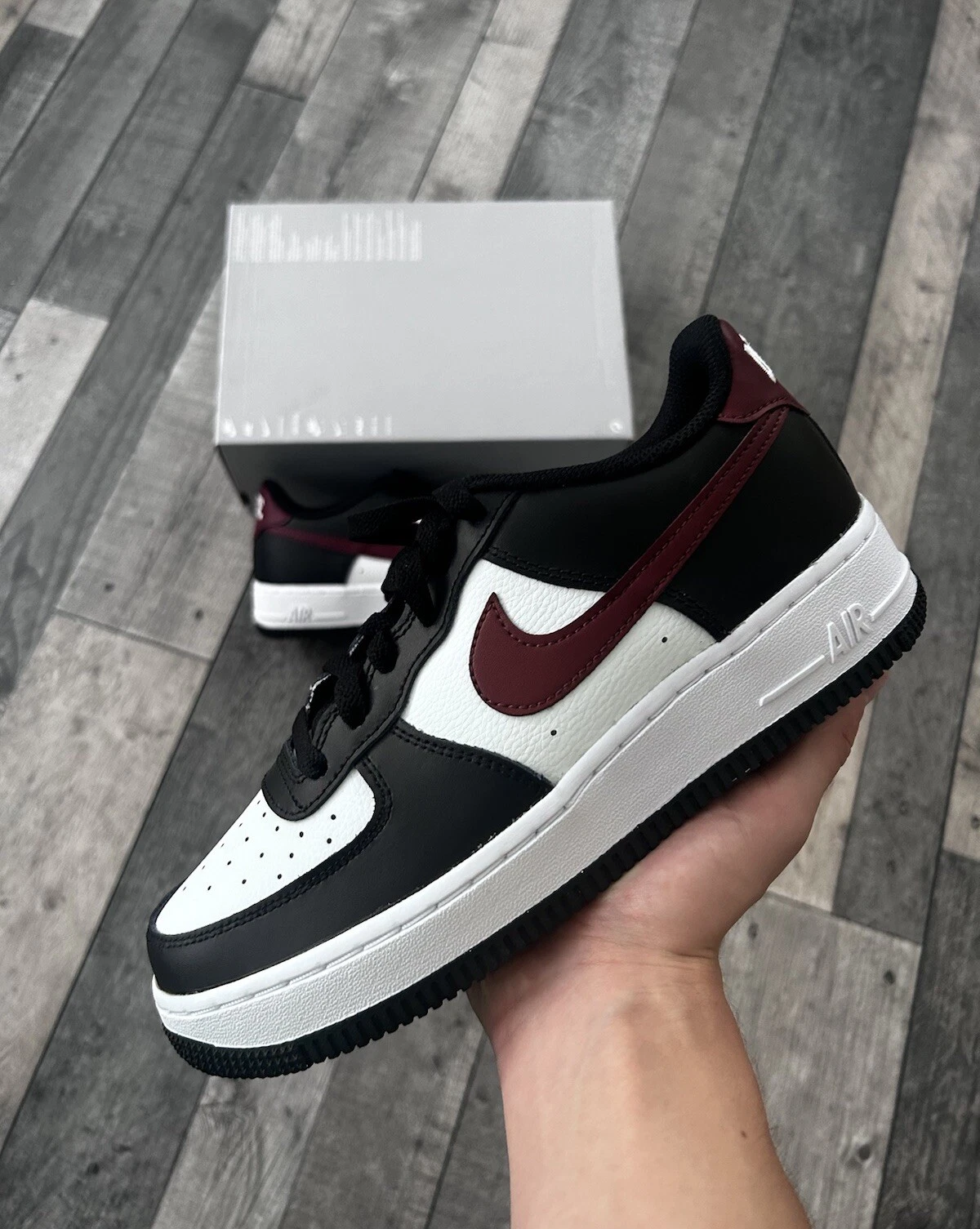 Nike Air Force 1 Nero Taglia UK 6 EU 39 PREZZO AL PUBBLICO £ 120