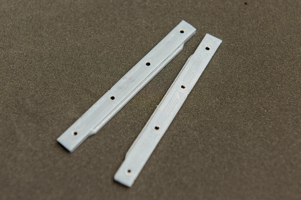 Rieles de plástico Canon Scoopic M, MS y MN para cubierta de batería. 1 par. Foto 4 de 4