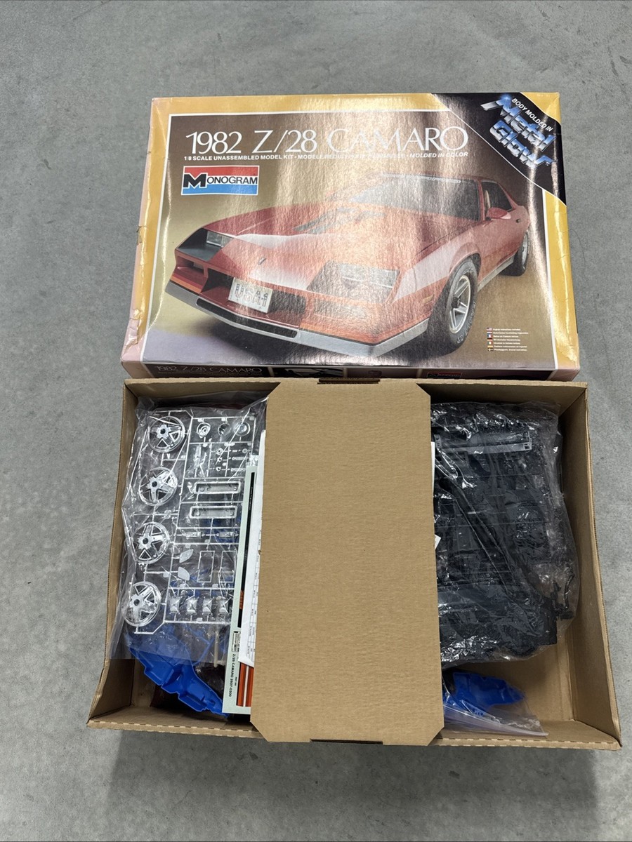 Vintage Monogram 1982 Z/28 CAMARO 1/8 Scale LARGE Model Kit #2607