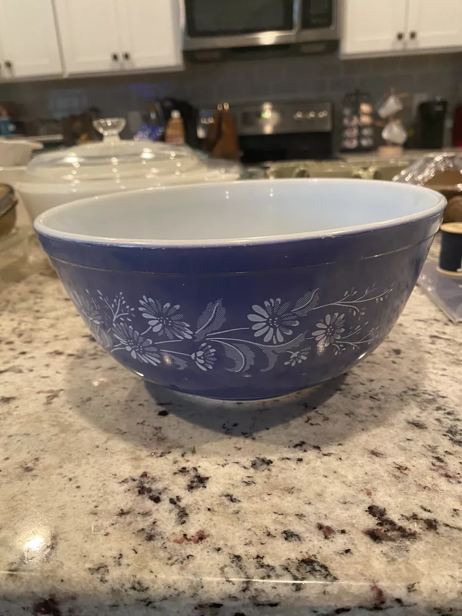 Vintage blue hot sale pyrex mixing bowls