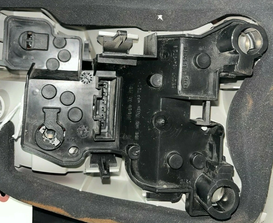 Conjunto de luz trasera BMW - cupé izquierda Hella 009615091 128i 2010 usado 63217285641 Foto 3 de 4