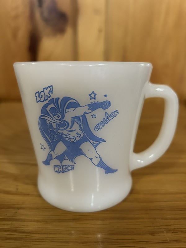 VINTAGE 1960'S BATMAN ANCHOR HOCKING FIRE KING MILK GLASS COFFEE CUP MUG
