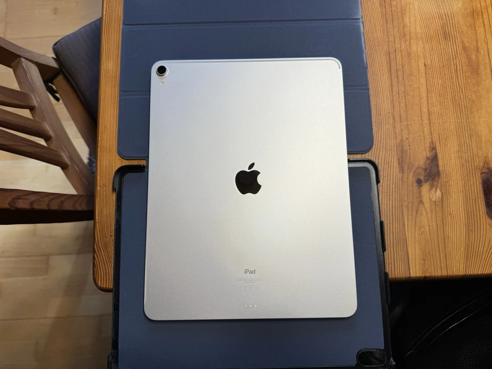 Apple iPad Pro 12.9-inch (3rd generation) · 64GB · Wi-Fi, Foto 2 von 5