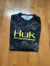 HUK  Performance Fishing Hiking Camping Long Sleeve Men's Black Gold EUC Sz Med