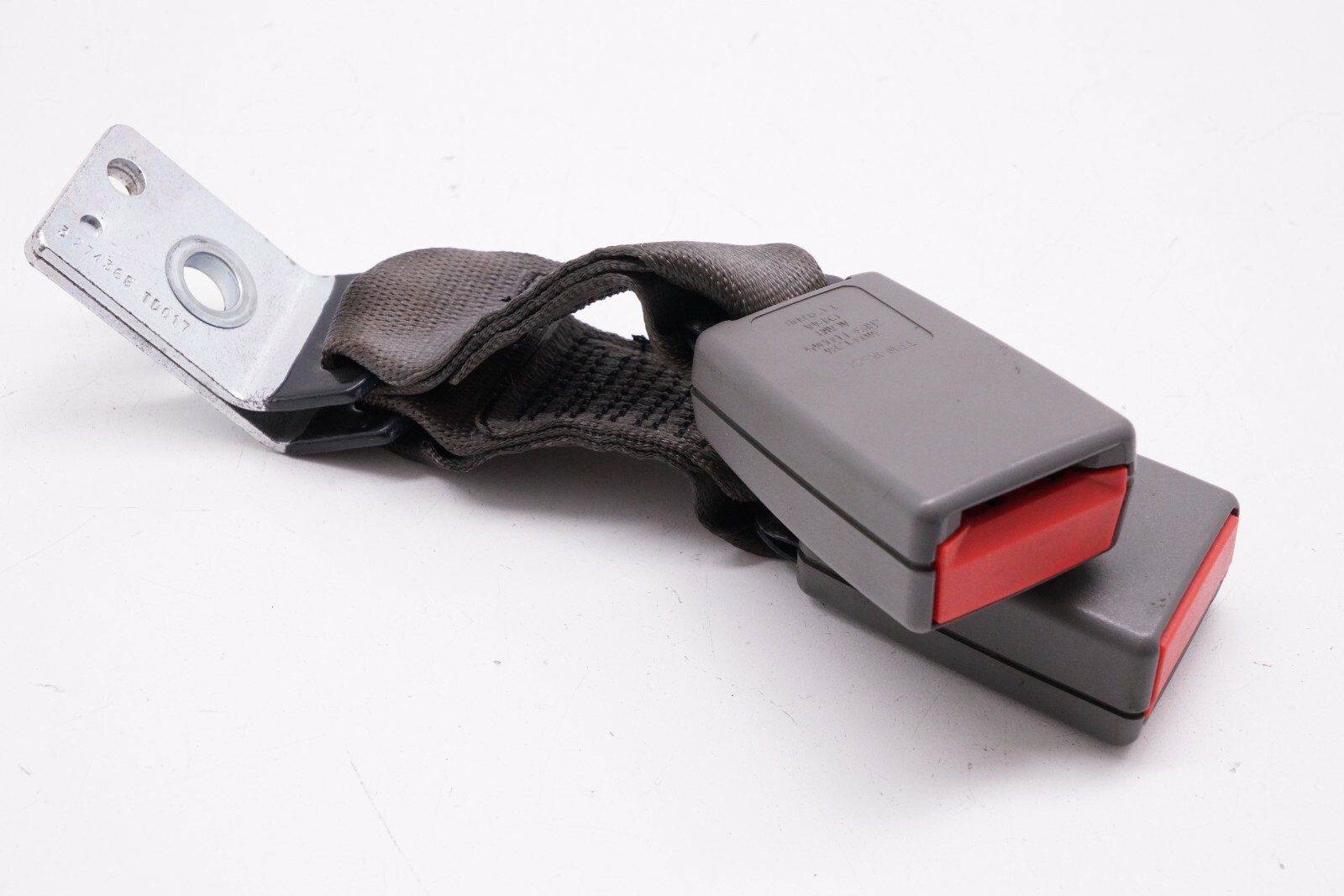 02-04 Jaguar S-Type X202 Rear Left Center Seat Belt Buckle 2R83F60045AB LGP OEM