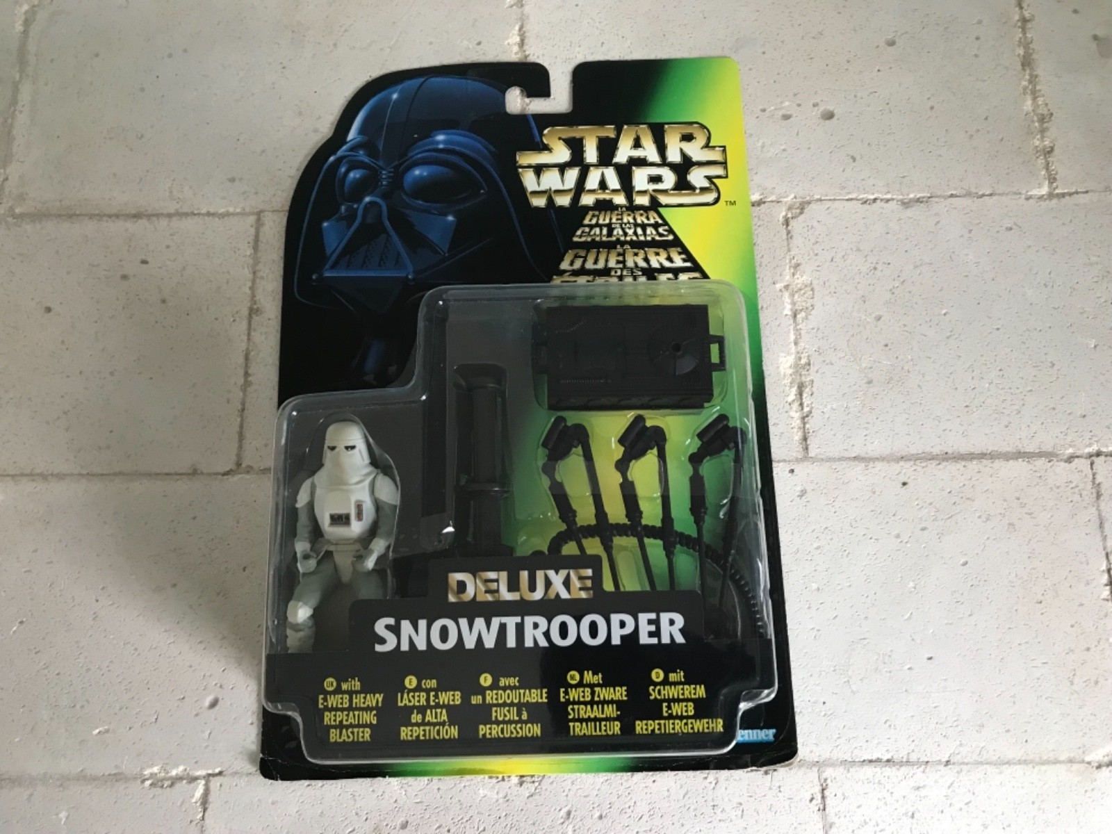 KENNER1997 STAR WARS DELUXE SNOWTROOPER w/BLASTER CARDER FIGURE NEVER OPENED MIB