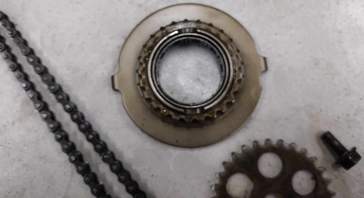81-86 Yamaha XJ 650 700 750 Oil Pump Drive Sprocket Chain OEM 4H7