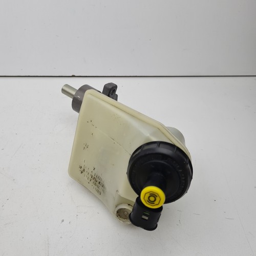 Renault Clio Brake Master Cylinder X65 05/01-12/08 - Picture 10 of 11