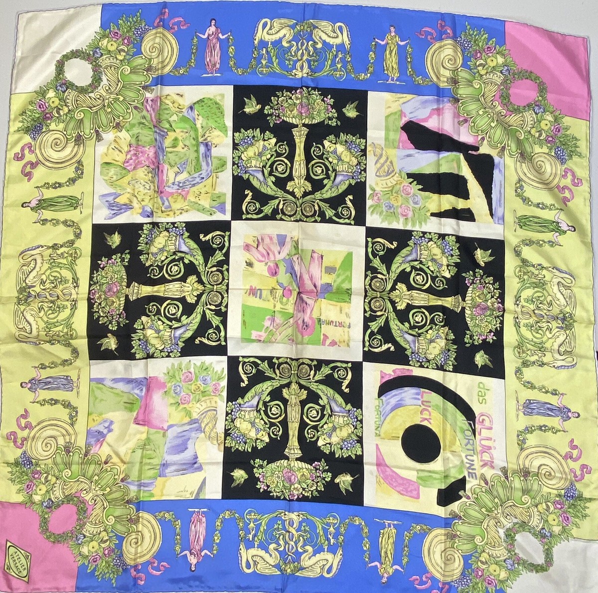 小物 VERSACE scarf silk100% Gianni Versace Silk Scarf 小物 VERSACE Scarf Silk100% VERSACE