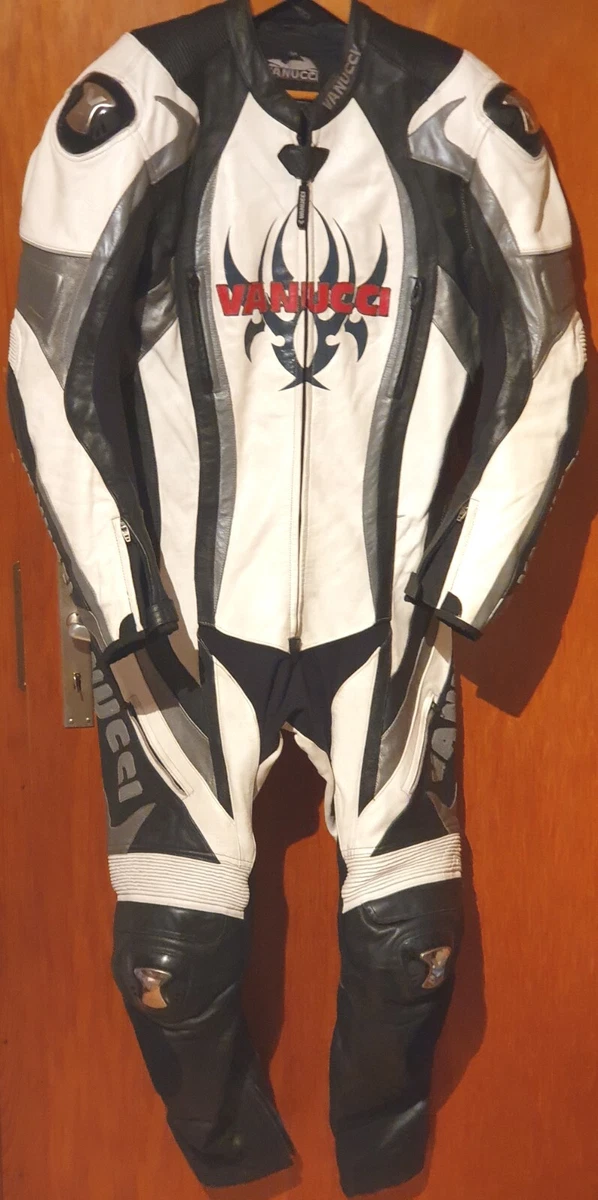 Vanucci suit store