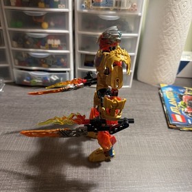 LEGO BIONICLE: Tahu-Uniter of Fire (71308) and Ikir Creature of Fire (71303)