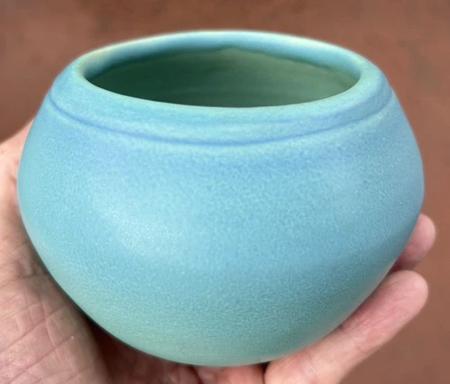 VAN BRIGGLE POTTERY TURQUOISE BOWL VASE blue green HAND-THROWN hamdmade ORIGINAL