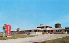Postcard, Clover Leaf Motel, Jesup, Iowa, c1960s