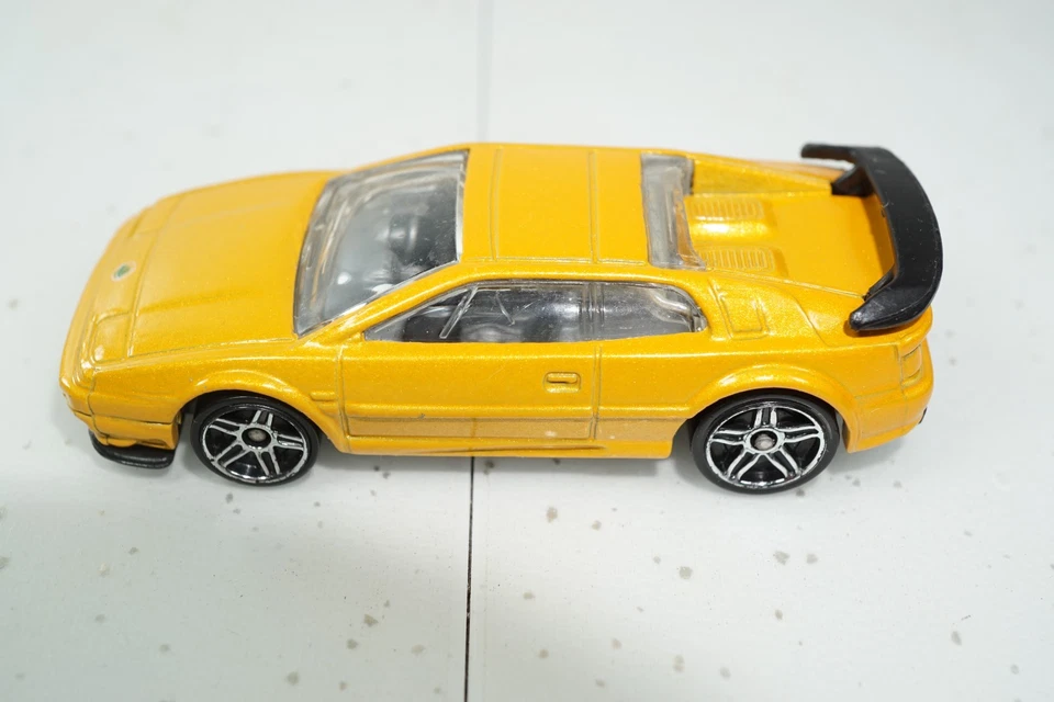 Hot Wheels Lotus Esprit Diecast Car Model Yellow 2001 Mattel HW Exotics - Image 2 of 4