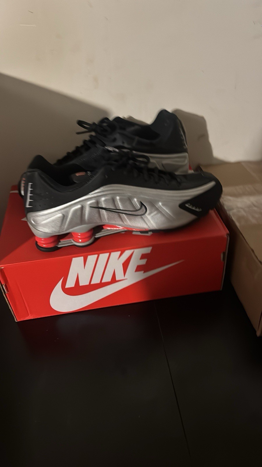 Nike Men's Low Top Lace-Up Athletic Sneakers Black Silver Red Activewear