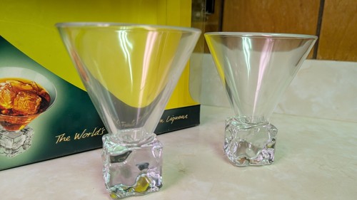 2 - Disaronno Melting Ice Cube Base Martini Glasses - NEW Cocktail Glass in box - Picture 12 of 17
