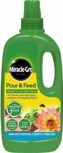 Miracle Gro Pour and Feed Plant Food - 1 L