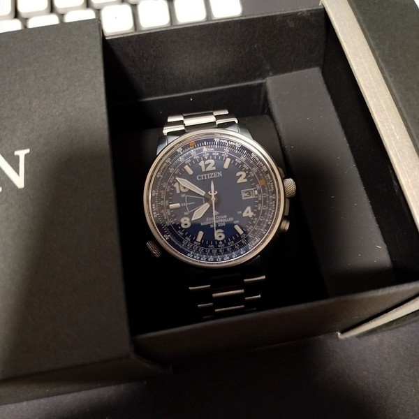 Reloj Citizen Pilot Radio Controlado CB0240-88L Azul 43 mm ** COMO NUEVO **