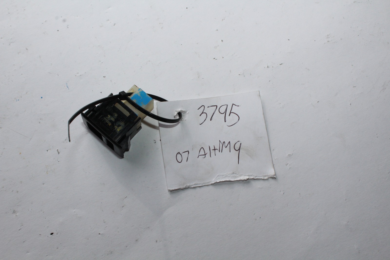 20072011 NISSAN ALTIMA TRUNK POPPER BUTTON SWITCH 3795 eBay