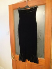 Ladies black velvet bandeaux style dress by Prettylittlething. Size 6