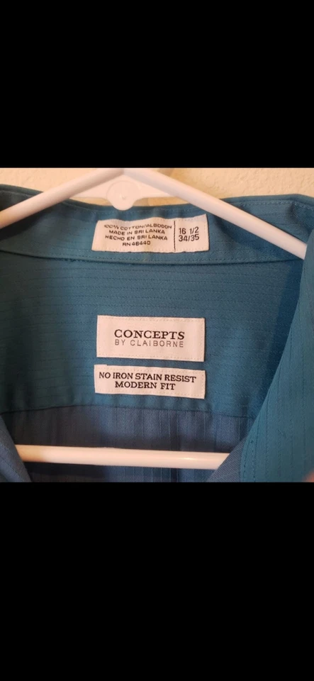 2 Mens Button Up Dressup Shirts Size 16 1/2 & 17, Both Fit Same. Great Condition - Image 3 of 4