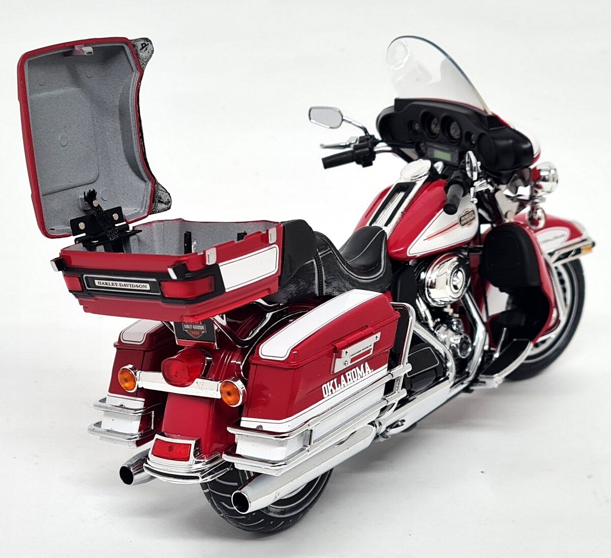 Ertl 1/12 Harley Davidson FLHTCU Ultra Classic Electra Glide