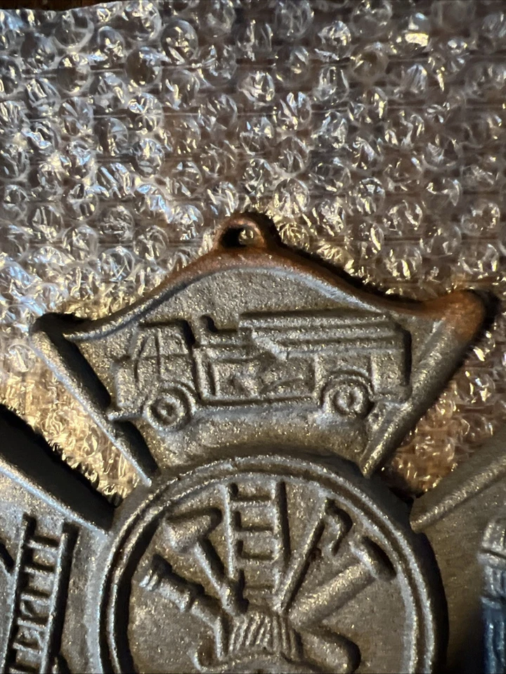 Placa de bombero de hierro fundido cruz de bombero de Malta, signo 8 x 9 pulgadas Foto 3 de 4