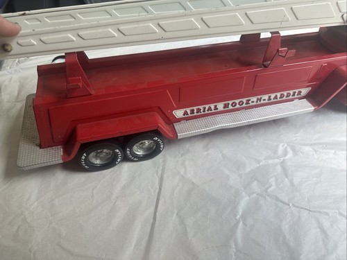 Vintage Byline Aerial Hook-n-ladder Metal Fire truck - Picture 6 of 12