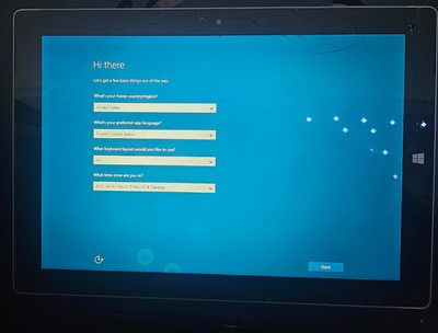 Microsoft Surface 3 (Model 1645) 128GB 4GB RAM   FOR PARTS / REPAIR   Cracked Sc