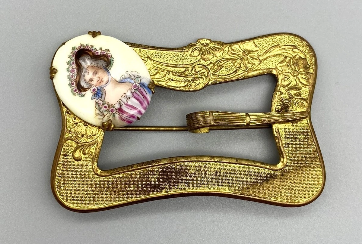 Buckle brooch 2024