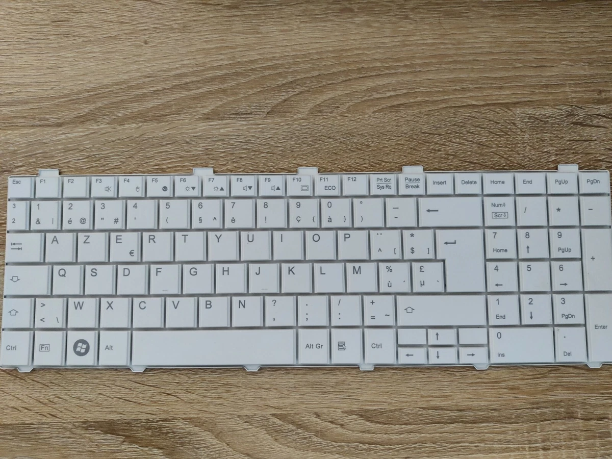 Clavier Vintage Fujitsu QWERTY Blanc – PS/2 – Touches Silencieuses – Excellent état