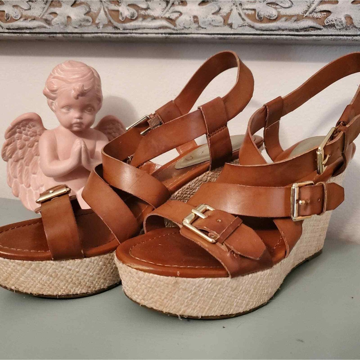 Unisa Woman's platform wedge sandal with straps size 8M